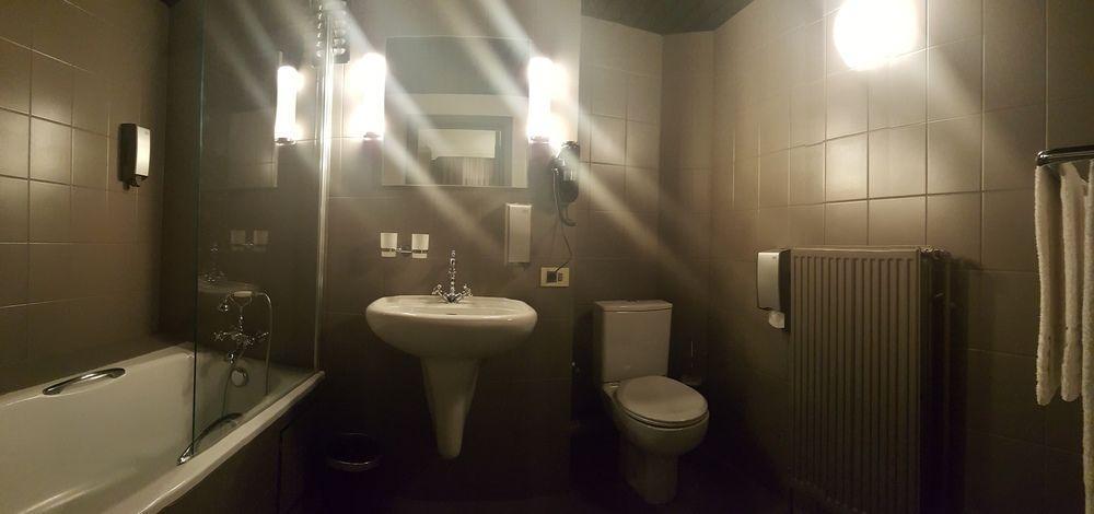 Hotel Le Chantecler Брюссель Экстерьер фото