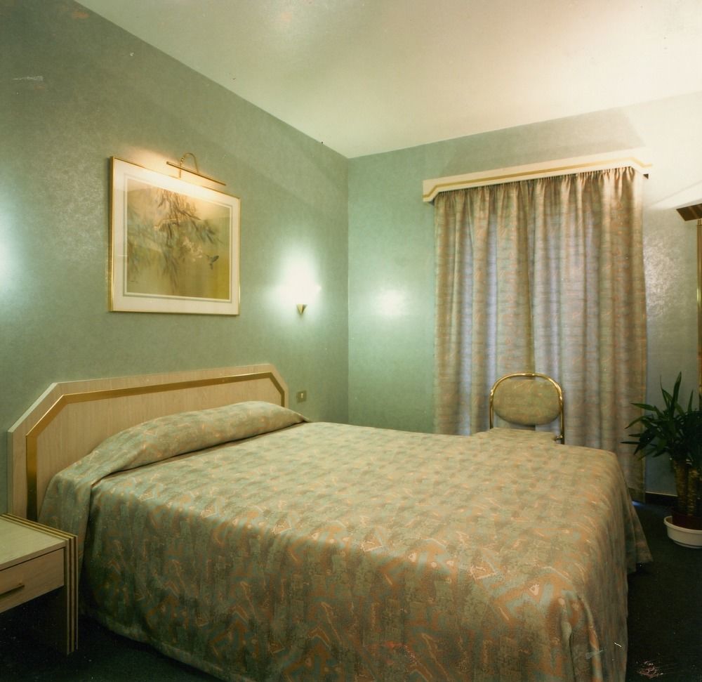 Hotel Le Chantecler Брюссель Экстерьер фото